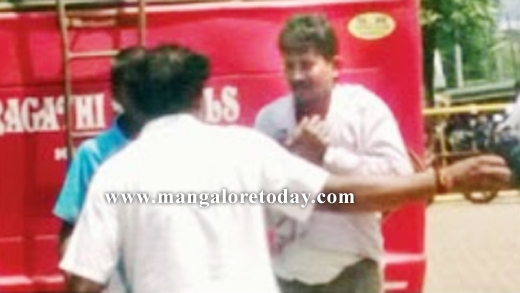 photo clikin of grils  2 arrest